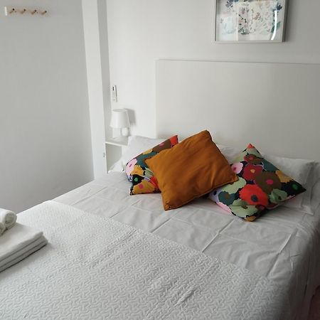 Apartamento Lidia Planta 2, La Carihuela 1ª Linea Playa, Vistas Mar, Buhardilla 1 Dormitorio, 40 M2, 1-3 Huesped, Terraza, Wifi Torremolinos Ngoại thất bức ảnh